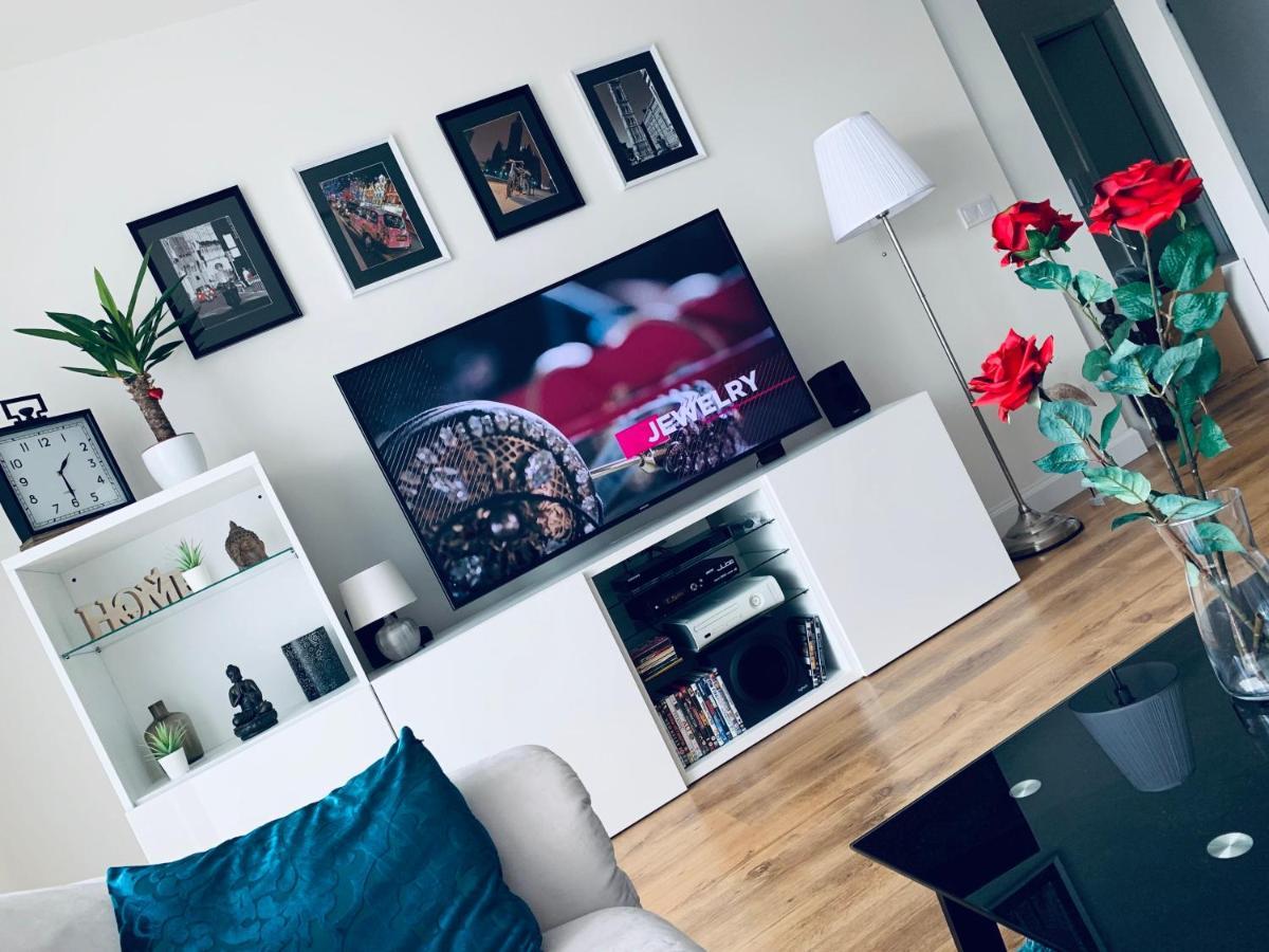 E1 Luxury Oldtown Apt - 2X Parking, Foodstore, Pcscreen, Netflix, Unlimited Music, Crib, Babychair, Fastwifi, Aircon Apartment Caşonia Exterior foto