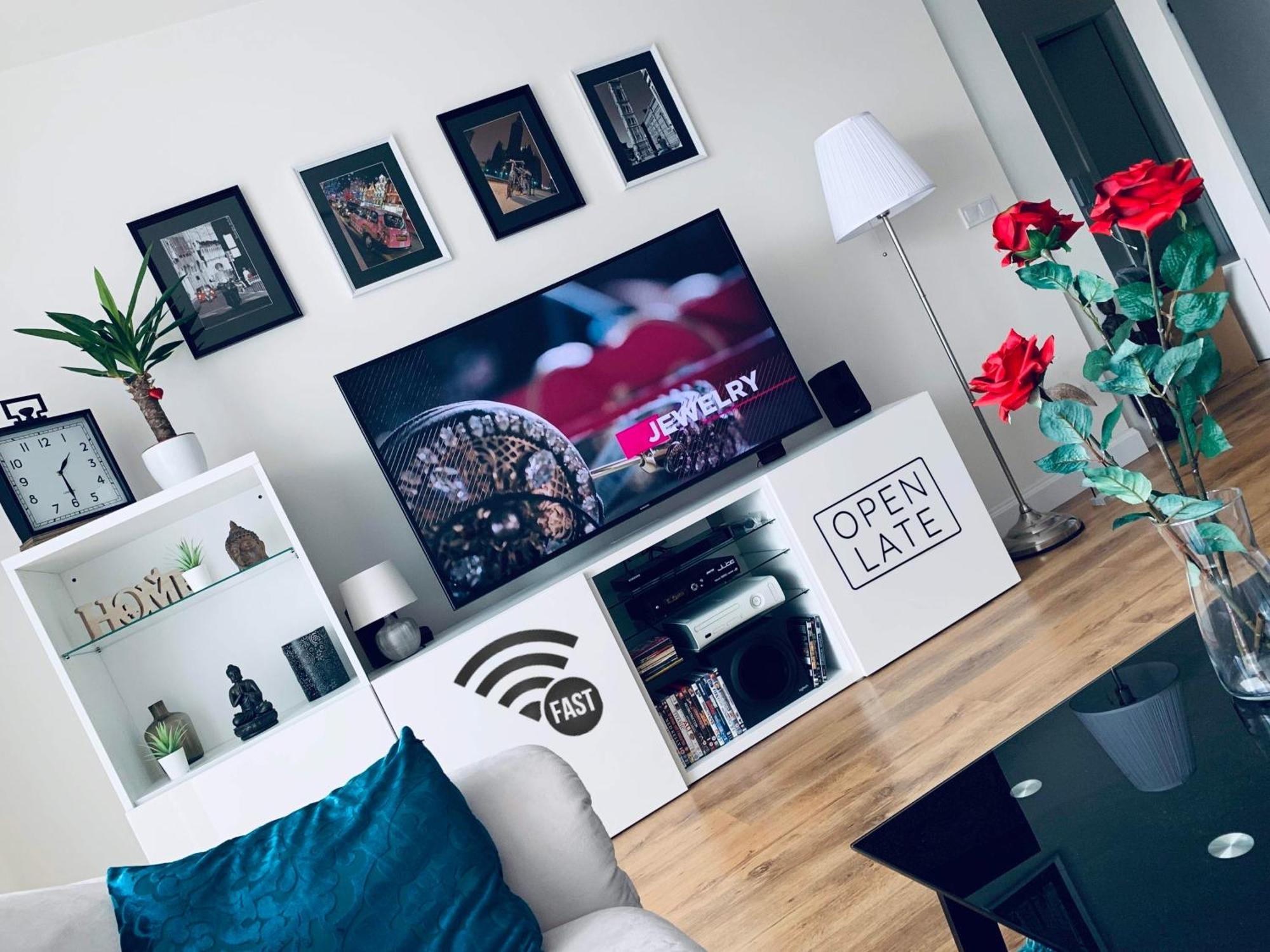 E1 Luxury Oldtown Apt - 2X Parking, Foodstore, Pcscreen, Netflix, Unlimited Music, Crib, Babychair, Fastwifi, Aircon Apartment Caşonia Exterior foto